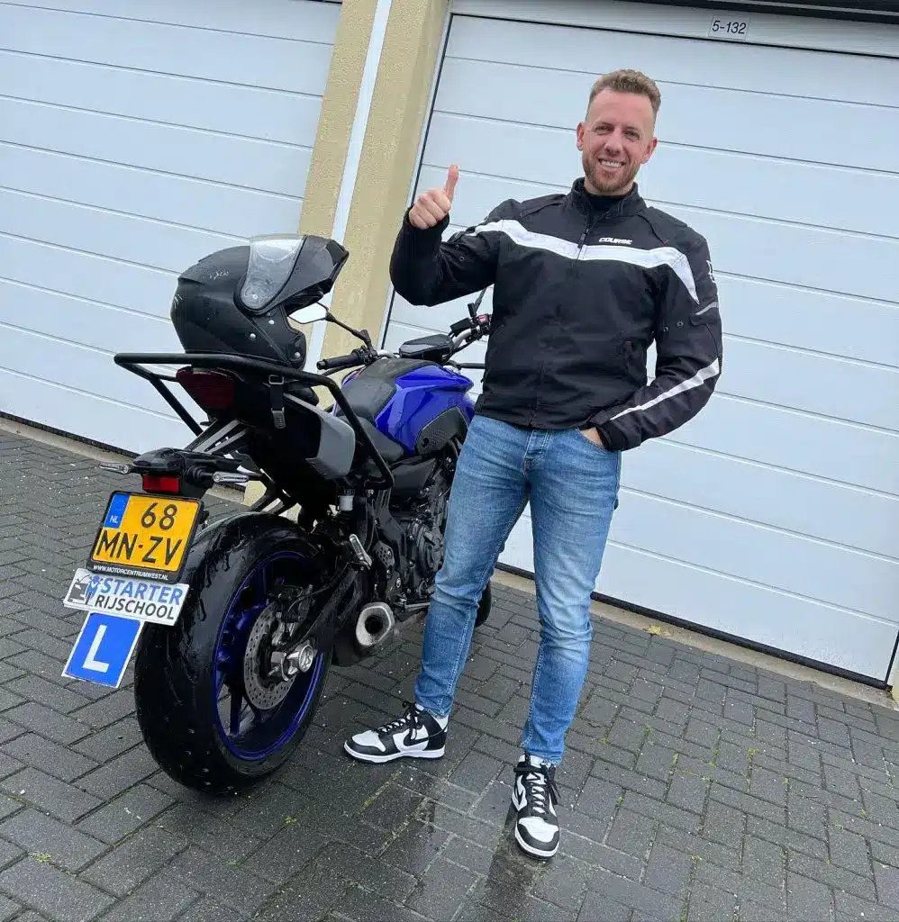 Motorrijles met praktijkexamen voorbereiding in Zuid-Holland
