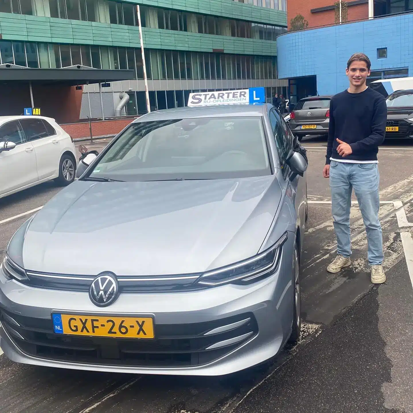 Geslaagde leerling na rijexamen auto in Nootdorp
